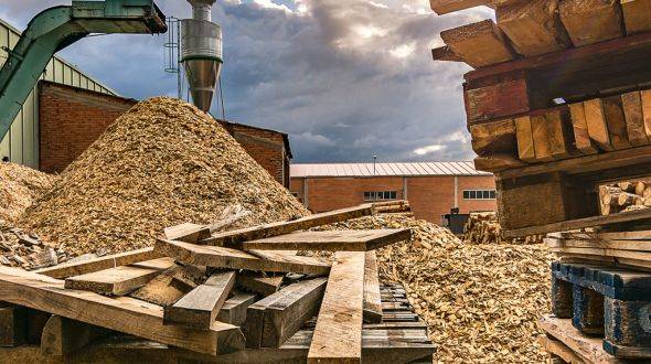 Shredded wood pallets