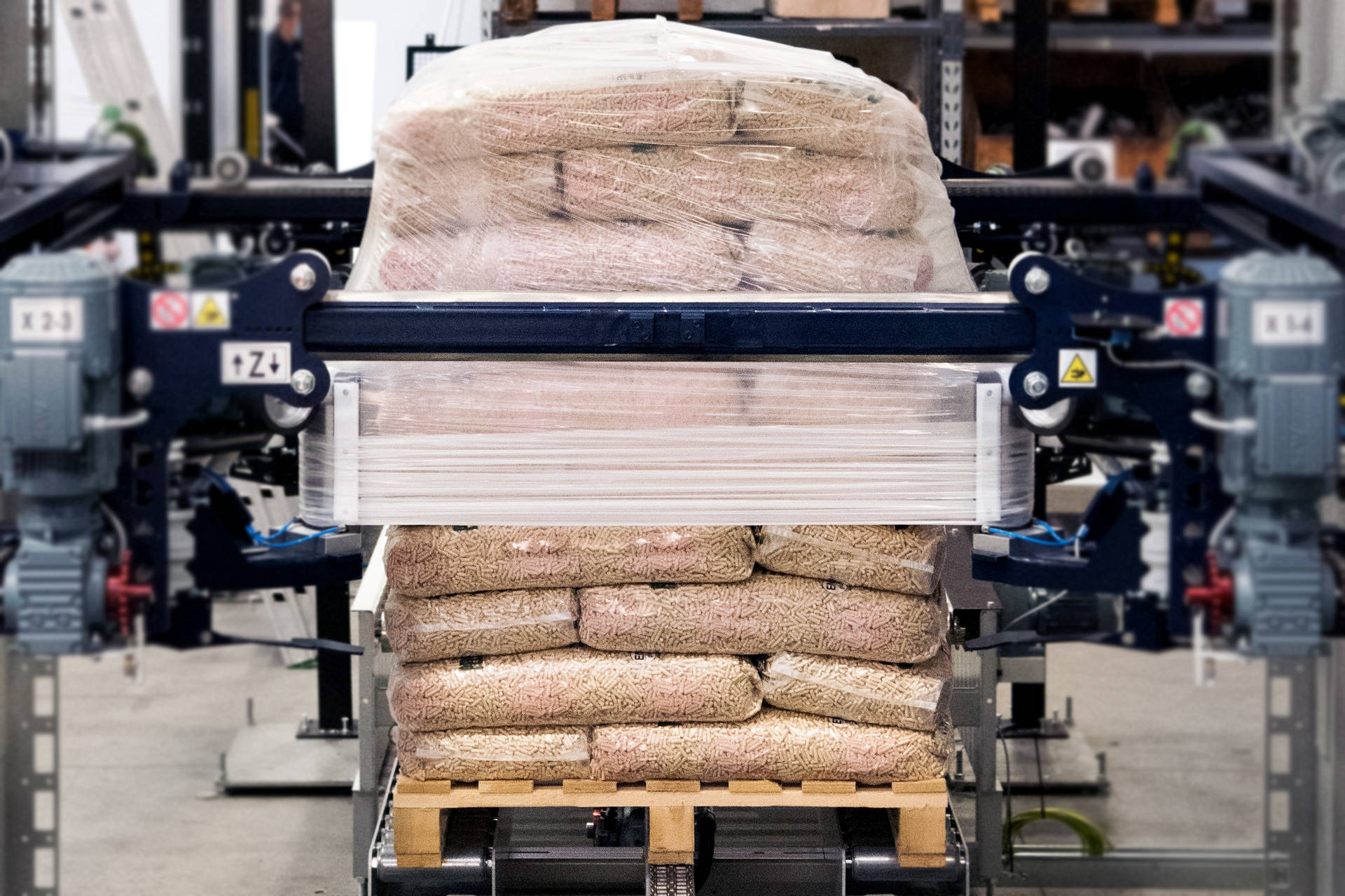 Pallet hooder protecting a bag pallet load