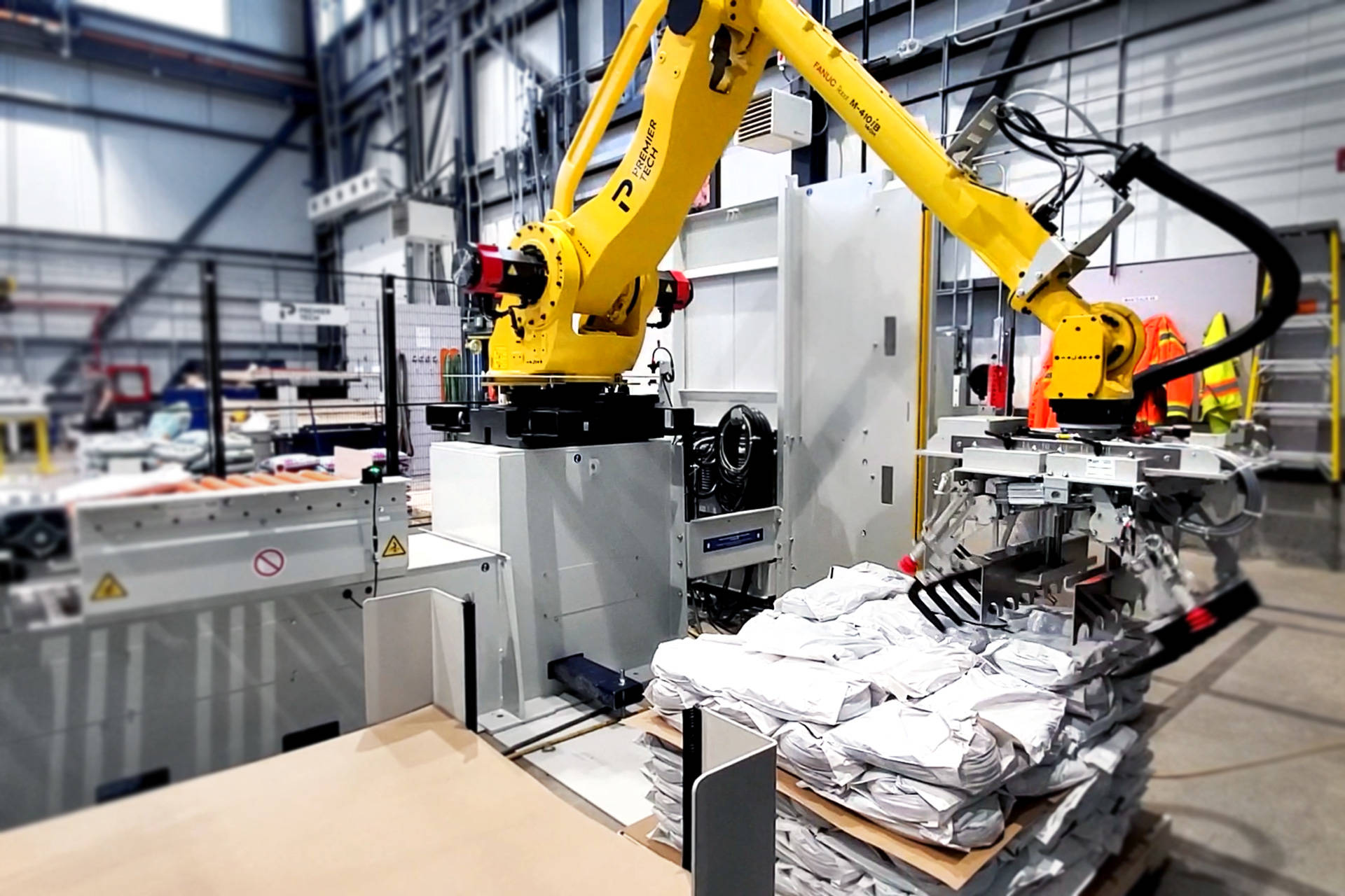 Robot palletizer stacks bags on a pallet